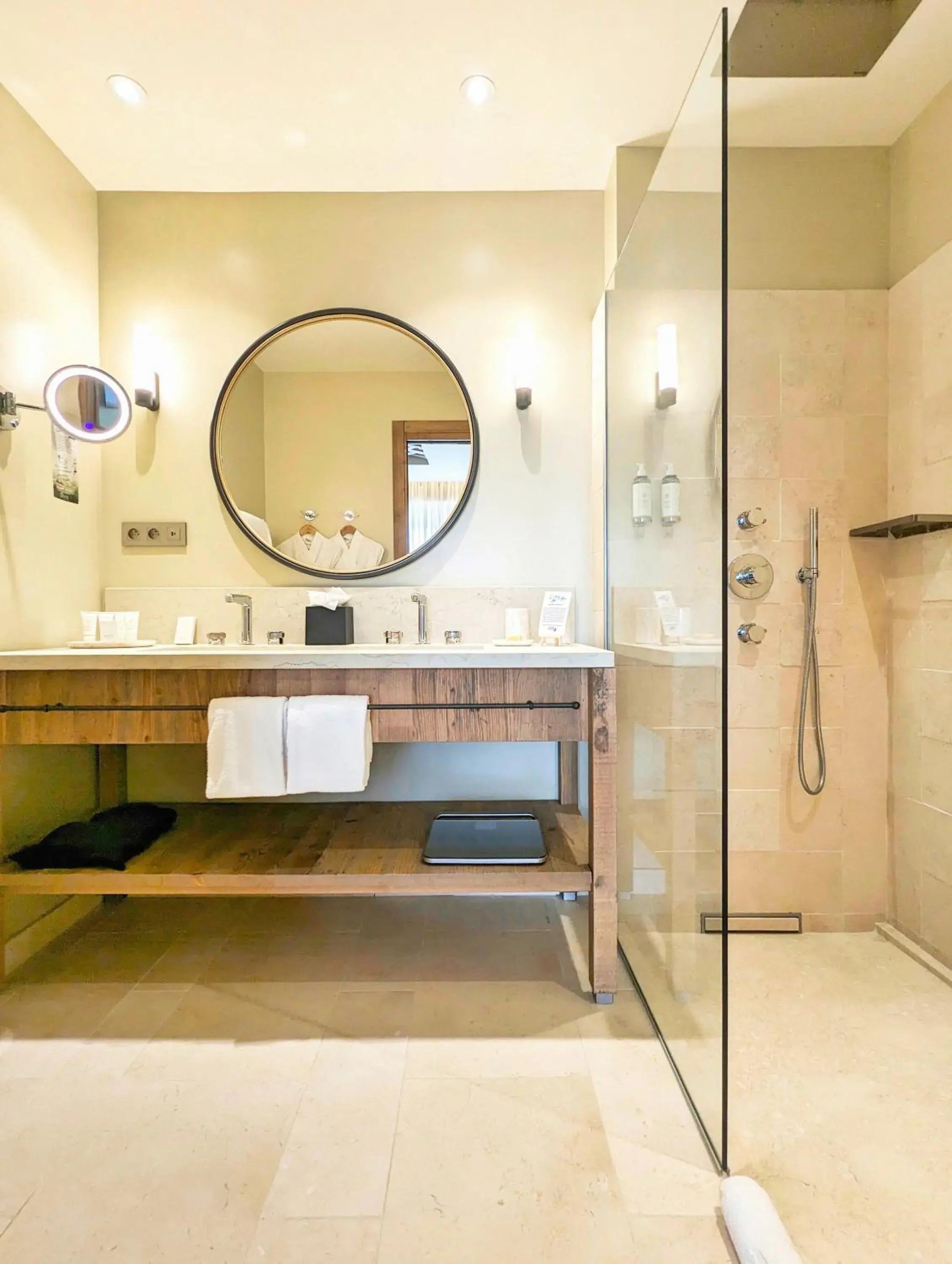 Bathroom in Les Regalia Hôtel & Spa